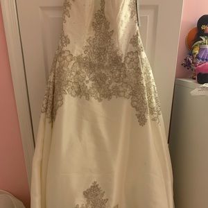 Brand New Wedding Gown. Unworn